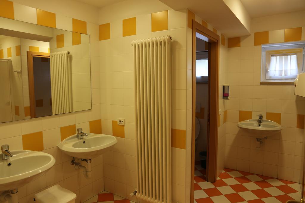 Ostello Della Gioventu Benacus Riva del Garda Exteriör bild